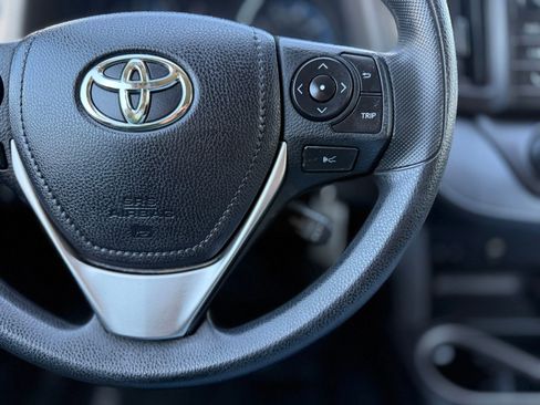 Used 2018 Toyota RAV4 LE w/ All Weather Liner Package FWD image 27