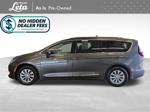 Used 2018 Chrysler Pacifica Touring-L FWD image 3