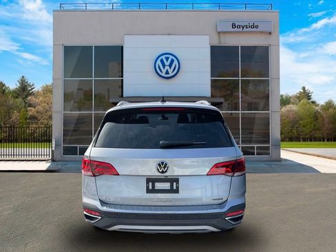 Certified 2022 Volkswagen Taos SE w/ IQ.Drive SE Package image 6