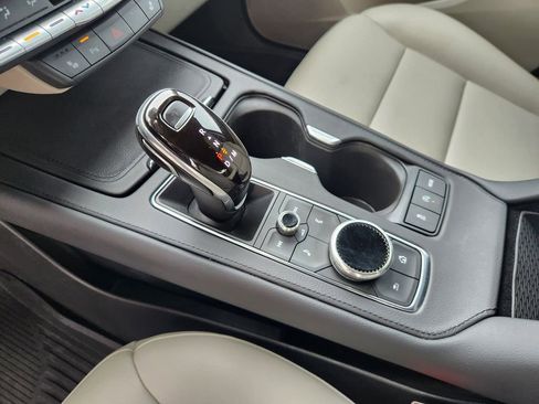 Used 2021 Cadillac XT4 Luxury w/ Cold Weather Package FWD image 19