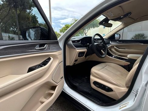 Certified 2022 Jeep Grand Cherokee L Limited RWD image 15