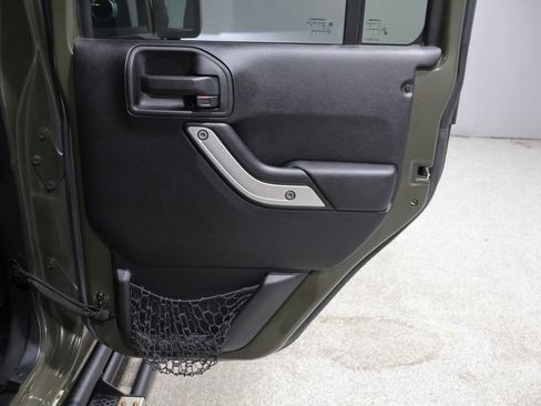 Used 2015 Jeep Wrangler Unlimited Rubicon w/ Max Tow Package AWD/4WD image 21