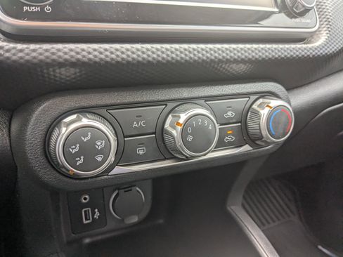 Used 2024 Nissan Kicks S image 17