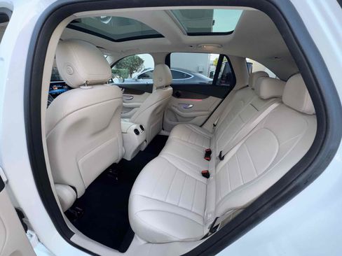 Used 2022 Mercedes-Benz GLC 300 w/ Premium Package Lite image 5