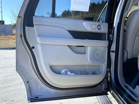 Used 2019 Lincoln Navigator L Reserve image 23