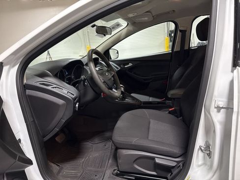 Used 2016 Ford Focus SE w/ Reverse Sensing Package FWD image 19