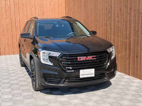 Used 2022 GMC Terrain SLE w/ Elevation Edition FWD image 10