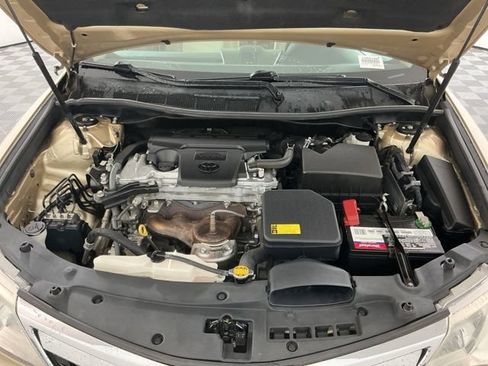 Used 2012 Toyota Camry XLE w/ Leather Pkg FWD image 30