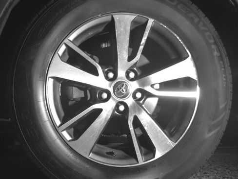 Used 2018 Toyota RAV4 XLE w/ Plus Extra Value Package AWD/4WD image 9