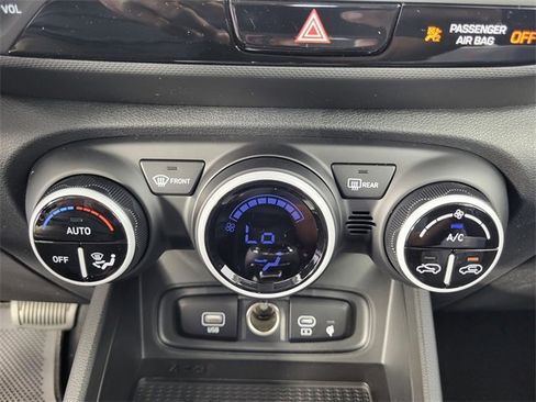 New 2025 Hyundai Venue Limited image 16