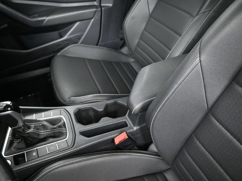 Used 2024 Volkswagen Jetta SE FWD image 10