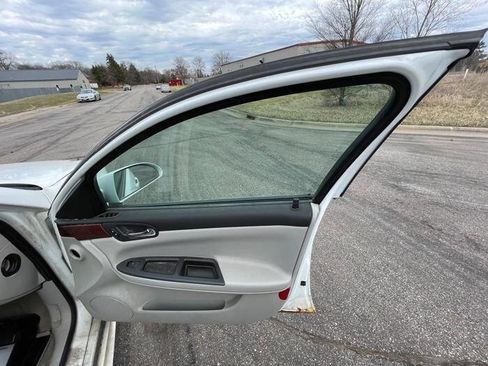Used 2010 Chevrolet Impala LT image 30