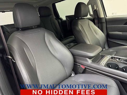 Used 2025 Kia Carnival SX Prestige image 23