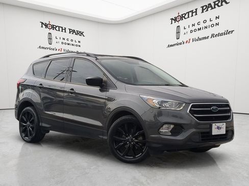 Used 2019 Ford Escape SE FWD image 1