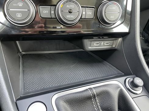 Used 2024 Volkswagen Jetta SE image 12