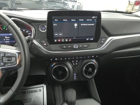 Used 2025 Chevrolet Blazer LT FWD image 13
