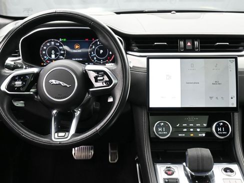 Used 2021 Jaguar F-PACE R-Dynamic S image 11