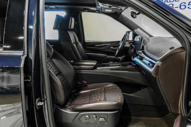 Used 2022 Cadillac Escalade Premium Luxury Platinum AWD/4WD image 33