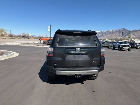 Used 2021 Toyota 4Runner TRD Off-Road Premium w/ Moonroof Package AWD/4WD image 4