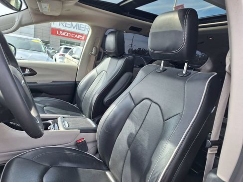 Used 2023 Chrysler Pacifica Limited FWD image 11