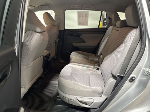 Used 2023 Toyota Highlander LE image 23