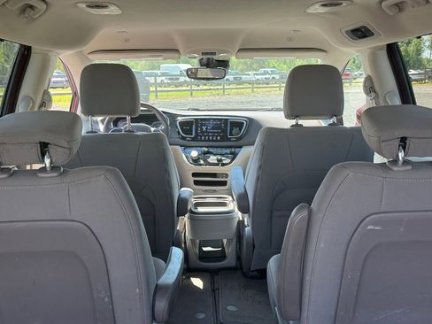 Used 2020 Chrysler Pacifica Touring w/ Advanced Safetytec Group FWD image 26