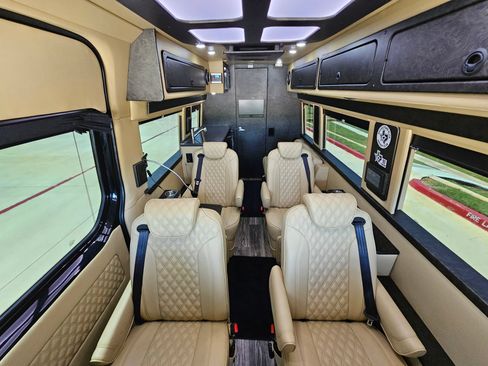 Used 2019 Mercedes-Benz Sprinter 3500 image 3