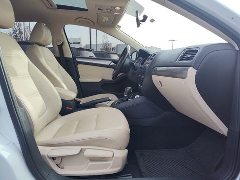 Used 2017 Volkswagen Jetta SE image 11