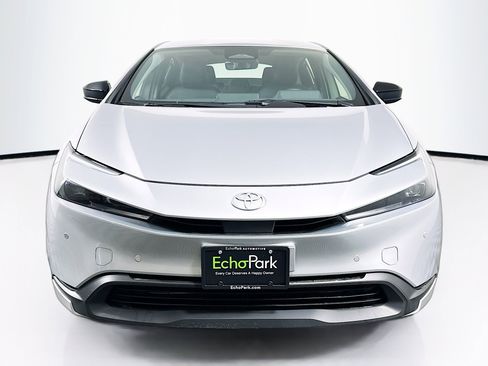 Used 2025 Toyota Prius LE image 2