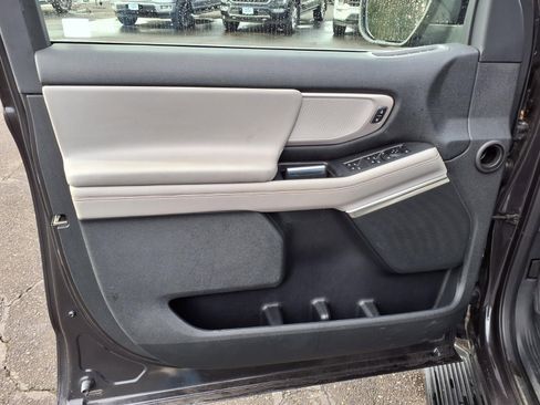 Certified 2025 Ford Expedition Active image 16