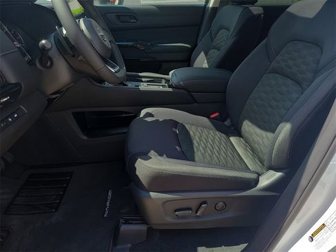 New 2025 Nissan Pathfinder SV w/ SV Premium Package image 13