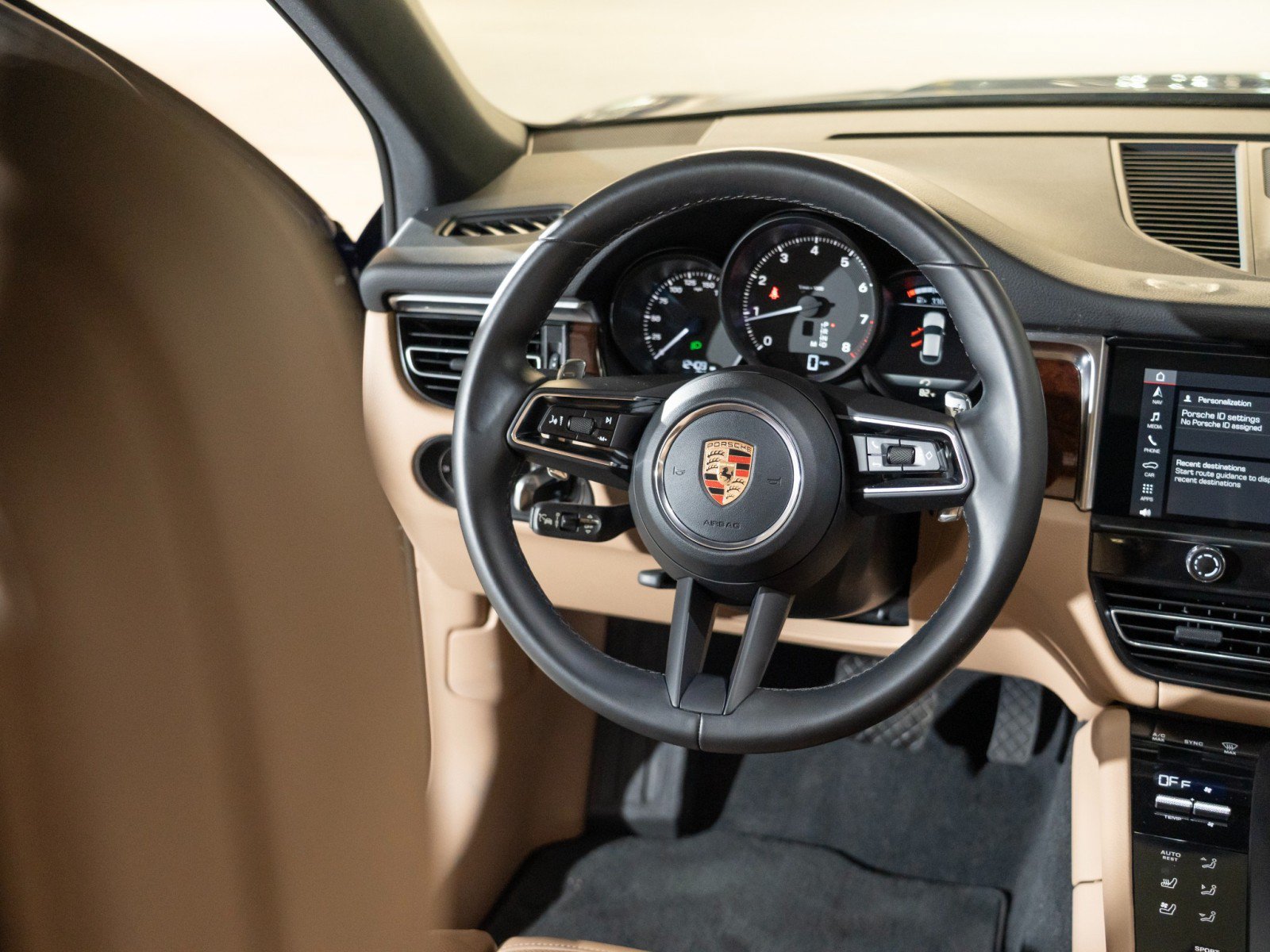 Certified 2023 Porsche Macan AWD/4WD image 26