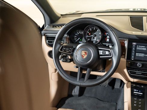 Certified 2023 Porsche Macan AWD/4WD image 26