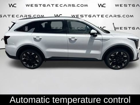 Used 2024 Kia Sorento EX FWD image 5