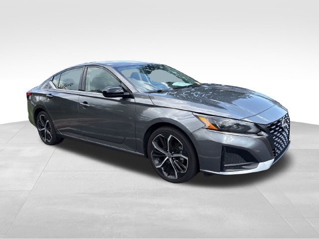 Used 2024 Nissan Altima 2.5 SR FWD image 2