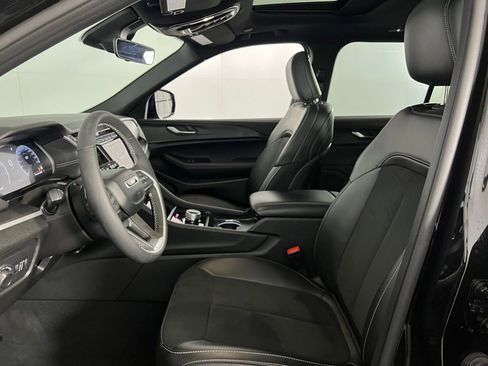 Used 2025 Jeep Grand Cherokee Altitude image 22