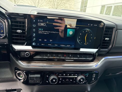 Used 2023 Chevrolet Silverado 1500 LT Trail Boss w/ LPO, Dark Essentials Package image 22