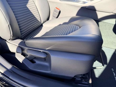 Certified 2019 Toyota Camry SE image 12