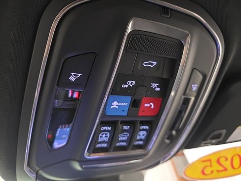 Used 2025 Jeep Grand Cherokee Limited w/ Trailer Tow Package image 23