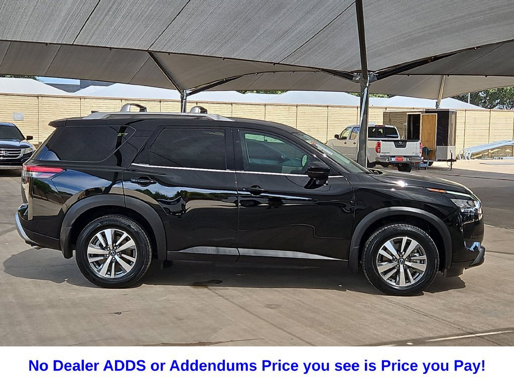 Used 2023 Nissan Pathfinder SL w/ Black Appearance Package FWD image 12