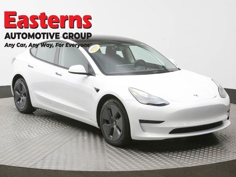 Used 2023 Tesla Model 3 Standard Range image 3