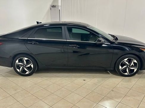 Used 2023 Hyundai Elantra Limited FWD image 6