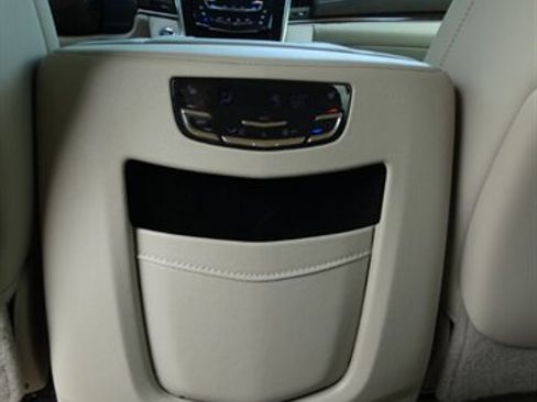 Used 2017 Cadillac Escalade ESV Luxury RWD image 47