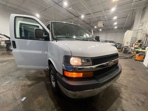 Used 2017 Chevrolet Express 3500 LT w/ LT Preferred Equipment Group image 9