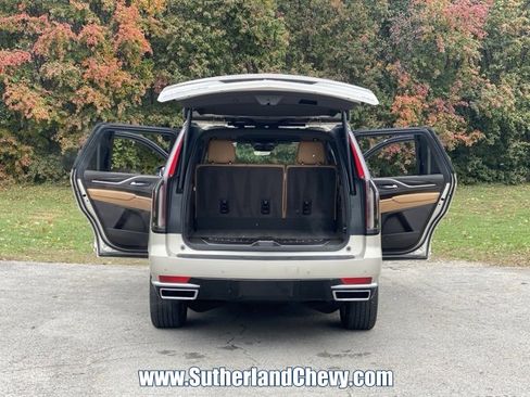 Used 2021 Cadillac Escalade Premium Luxury w/ LPO, Illumination Package image 44