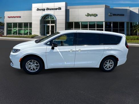 New 2026 Chrysler Pacifica Select image 4