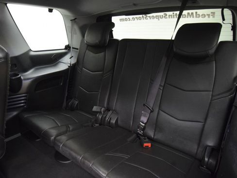 Used 2015 Cadillac Escalade Premium image 17