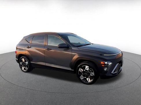 Used 2025 Hyundai Kona SEL image 2