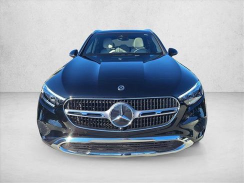Used 2024 Mercedes-Benz GLC 300 4MATIC image 2