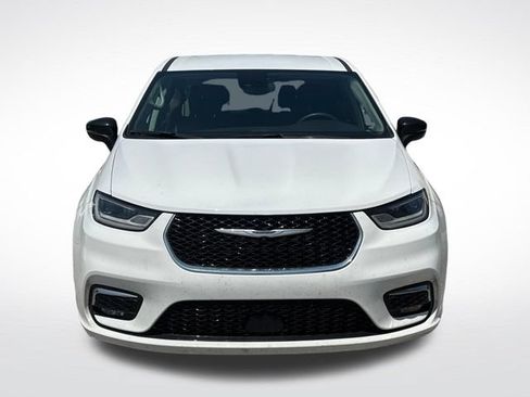 Used 2024 Chrysler Pacifica Touring-L FWD image 10